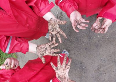 Zand vies worden modder kinderen spelen Barneveld gastouder Janet van Damme